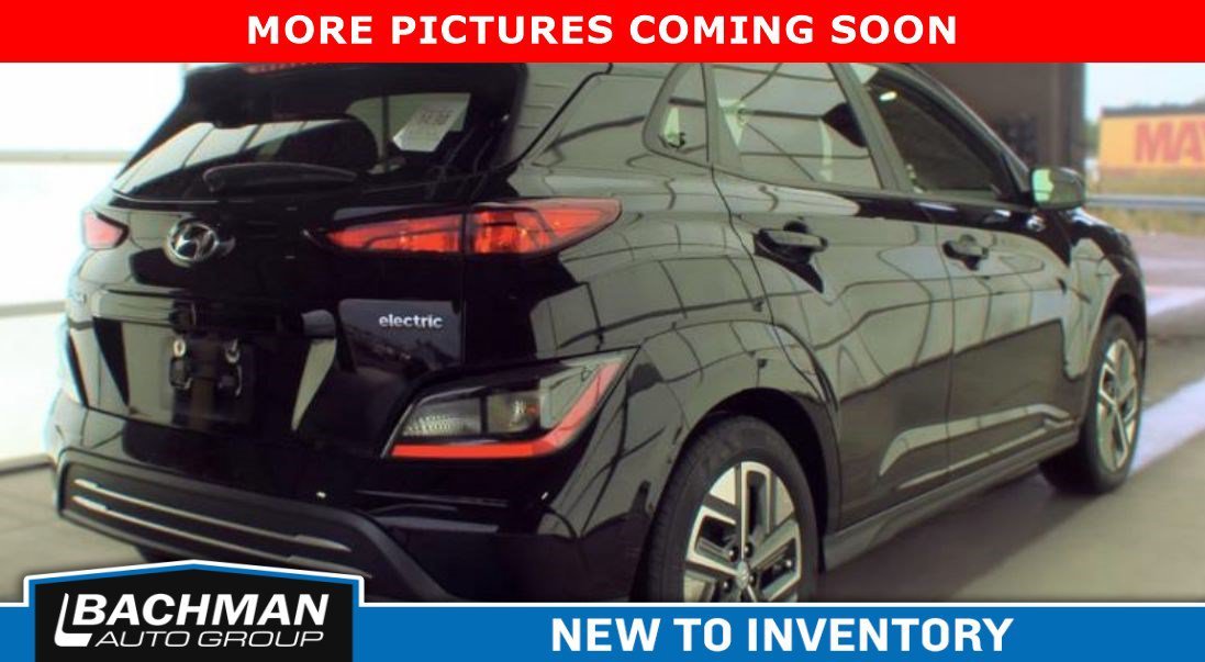 Used 2023 Abyss Black Pearl Hyundai SE image 2