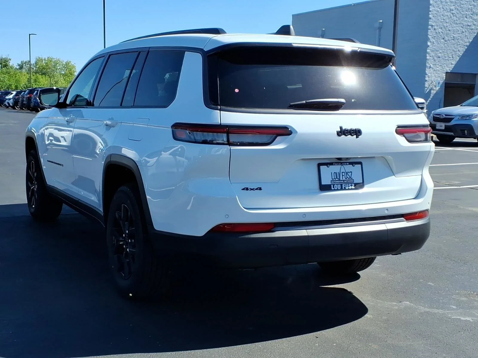 New 2026 Bright White Clear-Coat Exterior Paint Jeep Laredo image 4