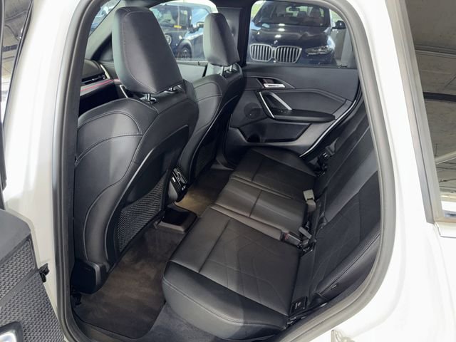 Used 2023 White Metallic BMW xDrive28i image 15