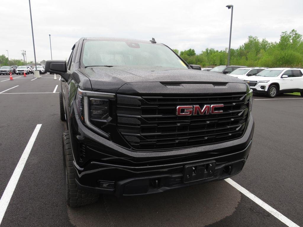 Used 2025 Onyx Black GMC Elevation image 5