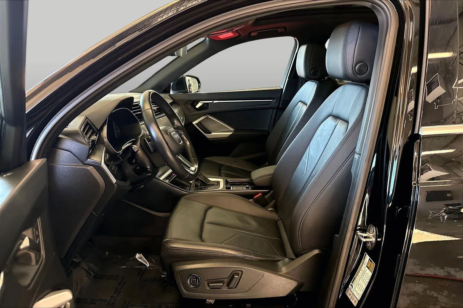 Used 2024 Mythos Black Metallic Audi S line Premium image 8