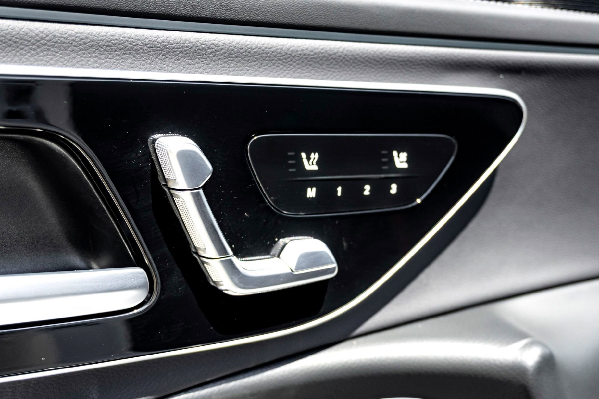 Certified Used 2025 Polar White Mercedes-Benz E 350 image 12