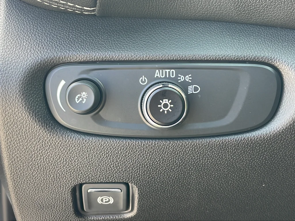Used 2023 White Chevrolet LT image 28