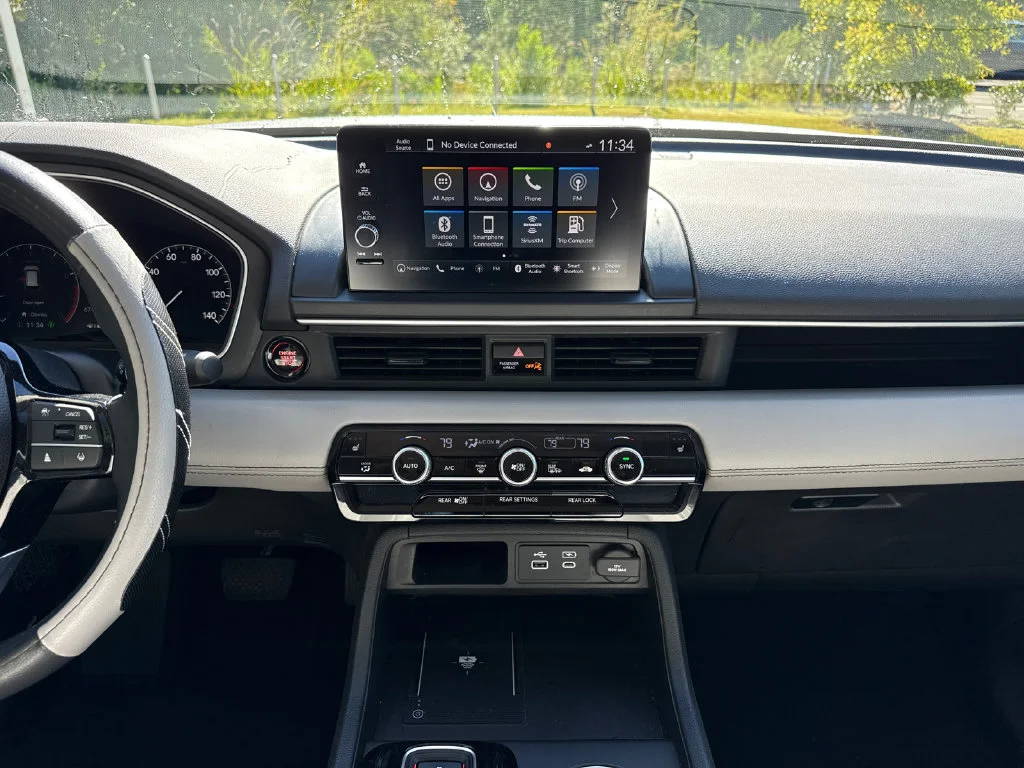 Used 2025 Lunar Silver Metallic Honda Touring image 18