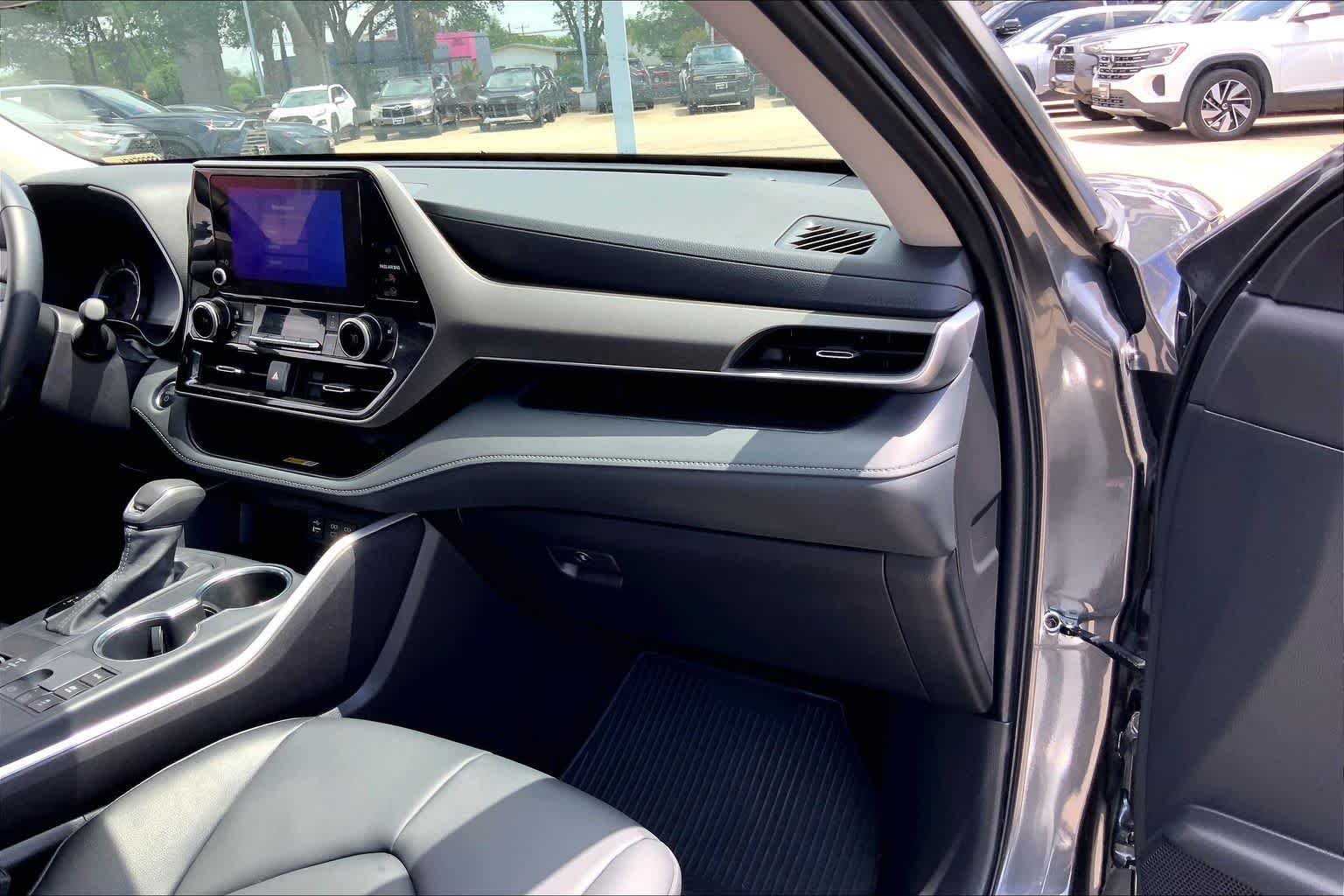 2025 Toyota Highlander XLE - Photo 19