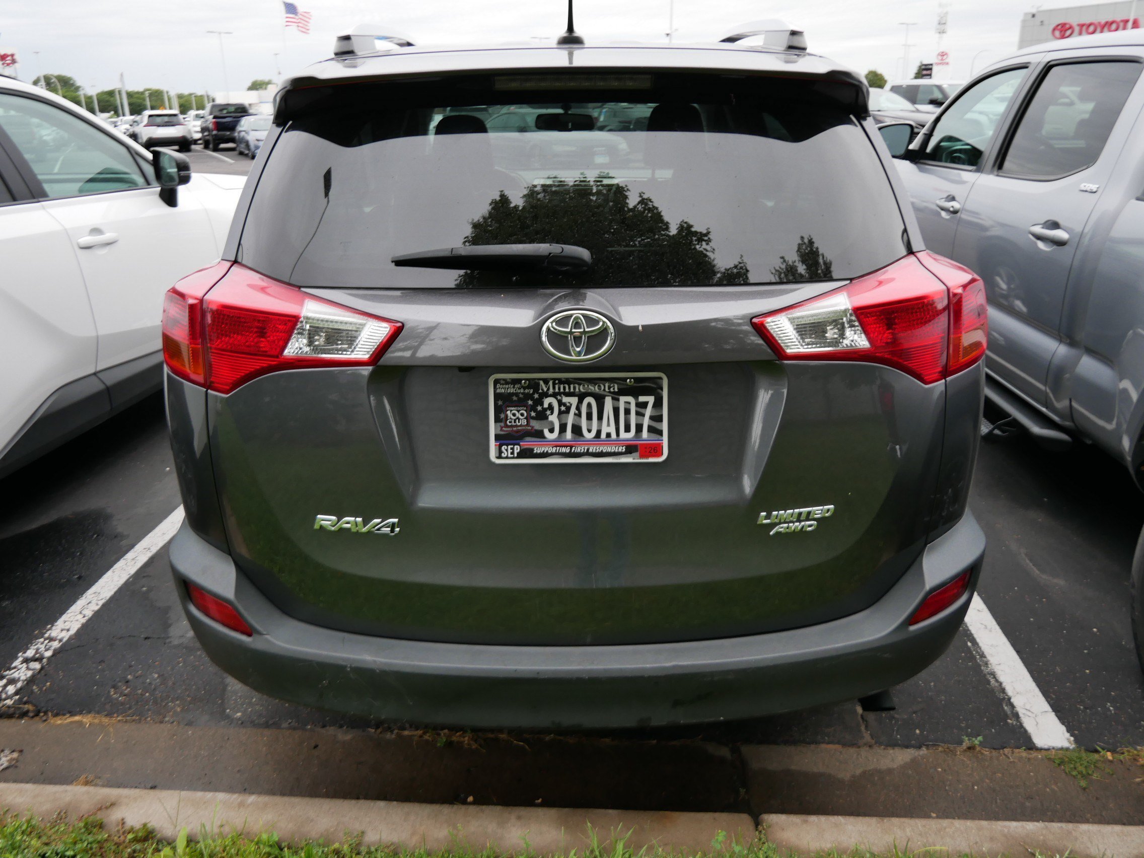Used 2015 Magnetic Gray Metallic Toyota Limited image 6
