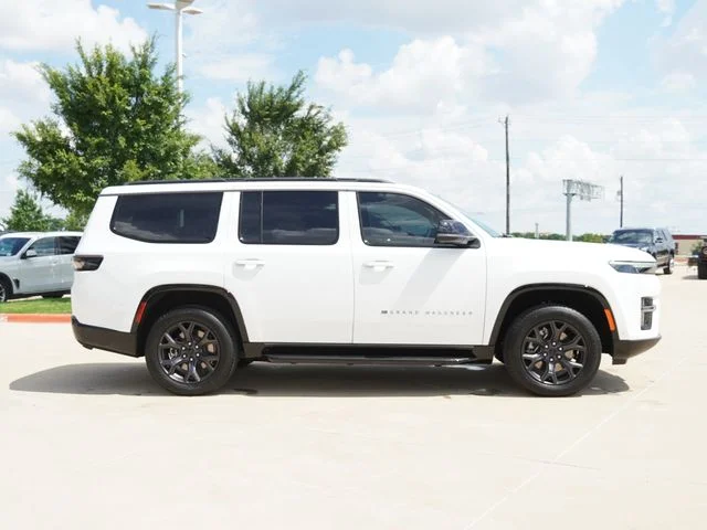 New 2026 Bright White Clear-Coat Exterior Paint Jeep Limited Altitude image 10