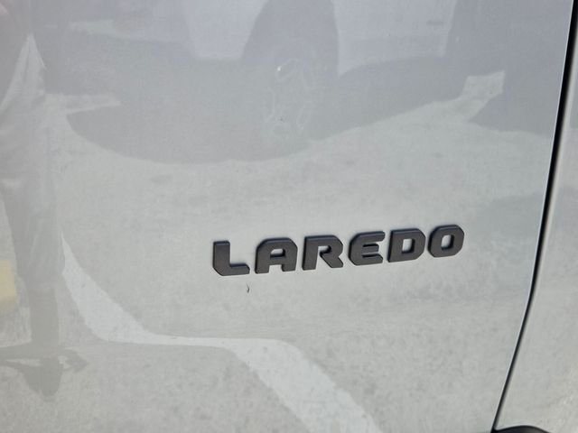 New 2026 Silver Zynith Clear-Coat Exterior Paint Jeep Laredo image 12