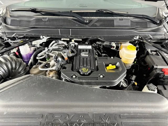 New 2026 Bright White Clear-Coat Exterior Paint RAM Laramie image 30
