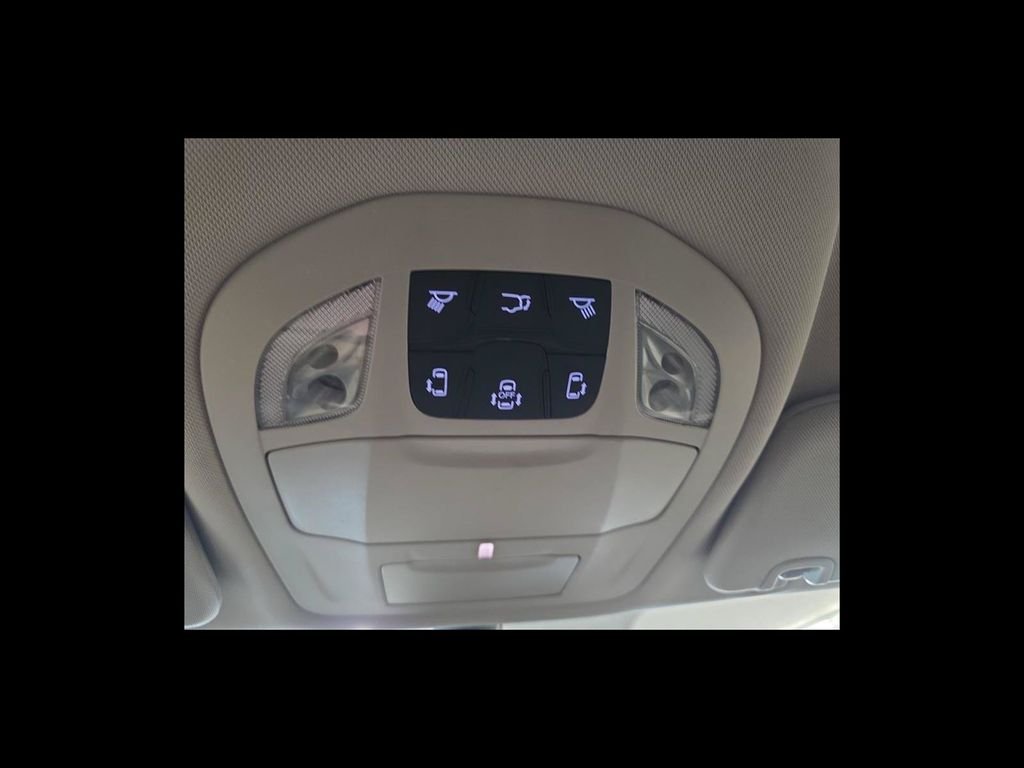 Used 2023 Black Chrysler Touring L image 27