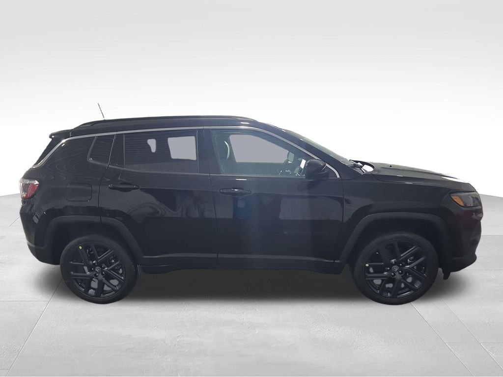 New 2026 Diamond Black Crystal Pearlcoat Jeep  image 6