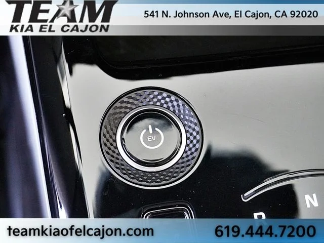Certified Used 2023 White Kia Wave image 31