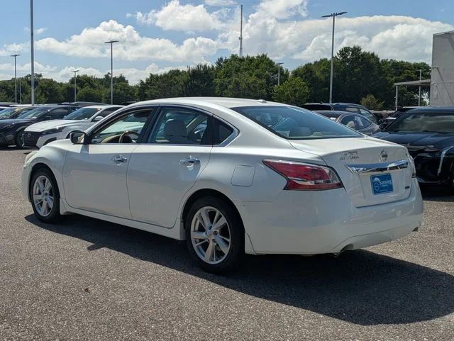 Used 2014 White Nissan 2.5 SV image 3