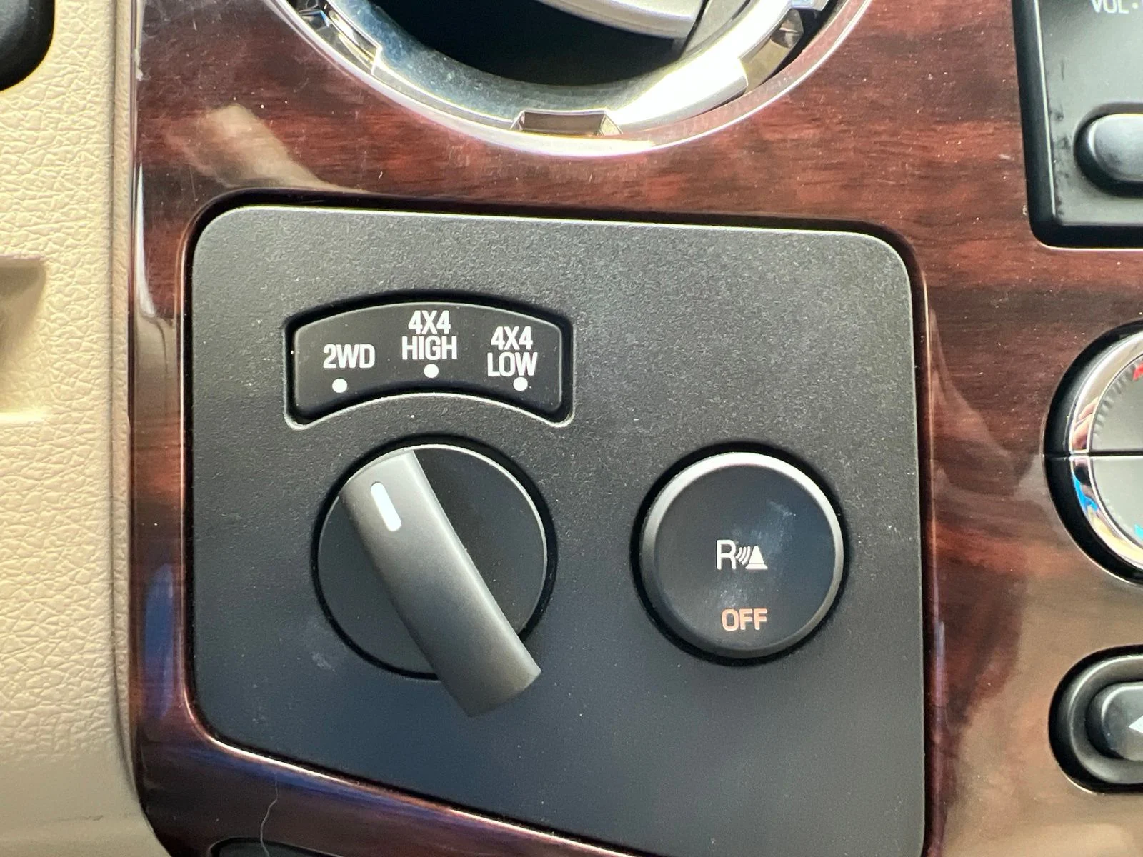 Used 2009 Royal Red Clearcoat Metallic Ford Lariat image 27