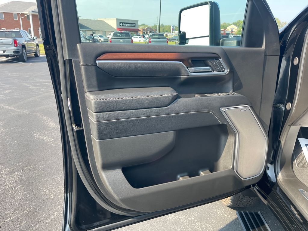 Used 2025 Black GMC Denali image 13