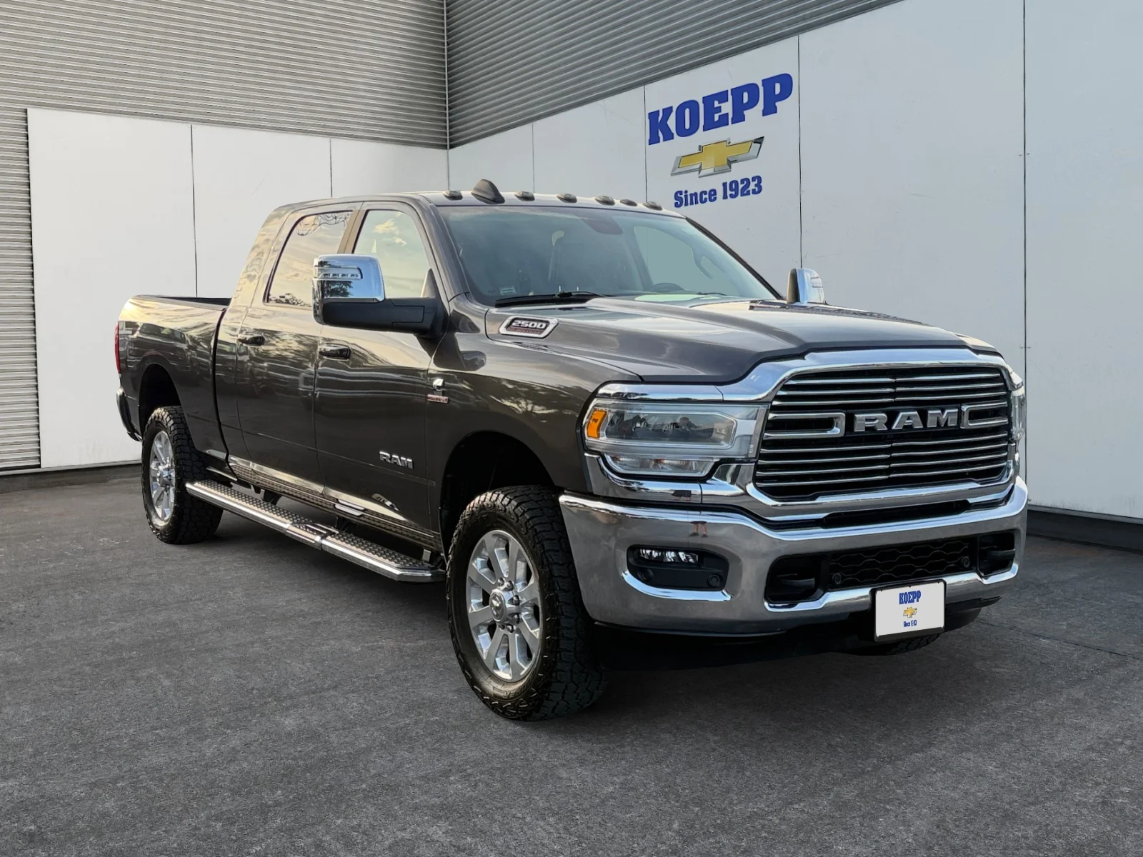 Used 2023 Granite Crystal Metallic Clearcoat Ram Laramie image 7