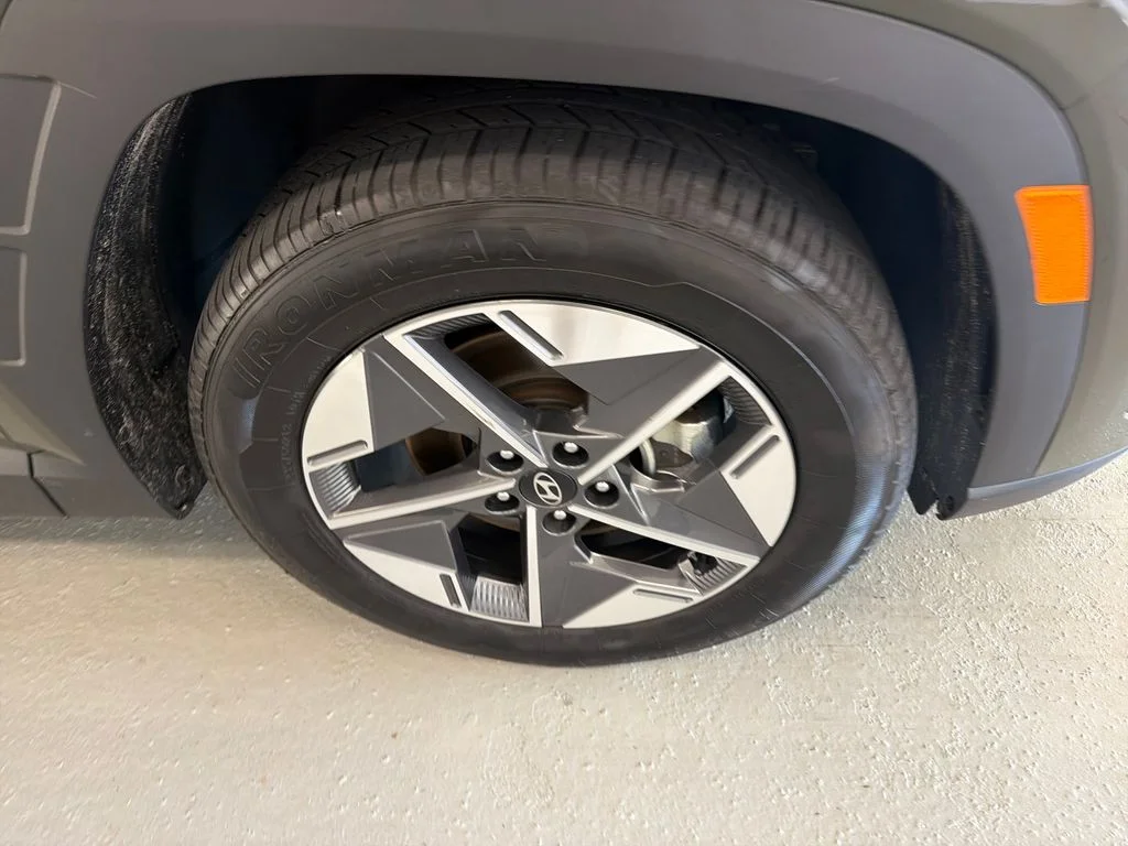 Used 2025 Green Hyundai SEL image 5