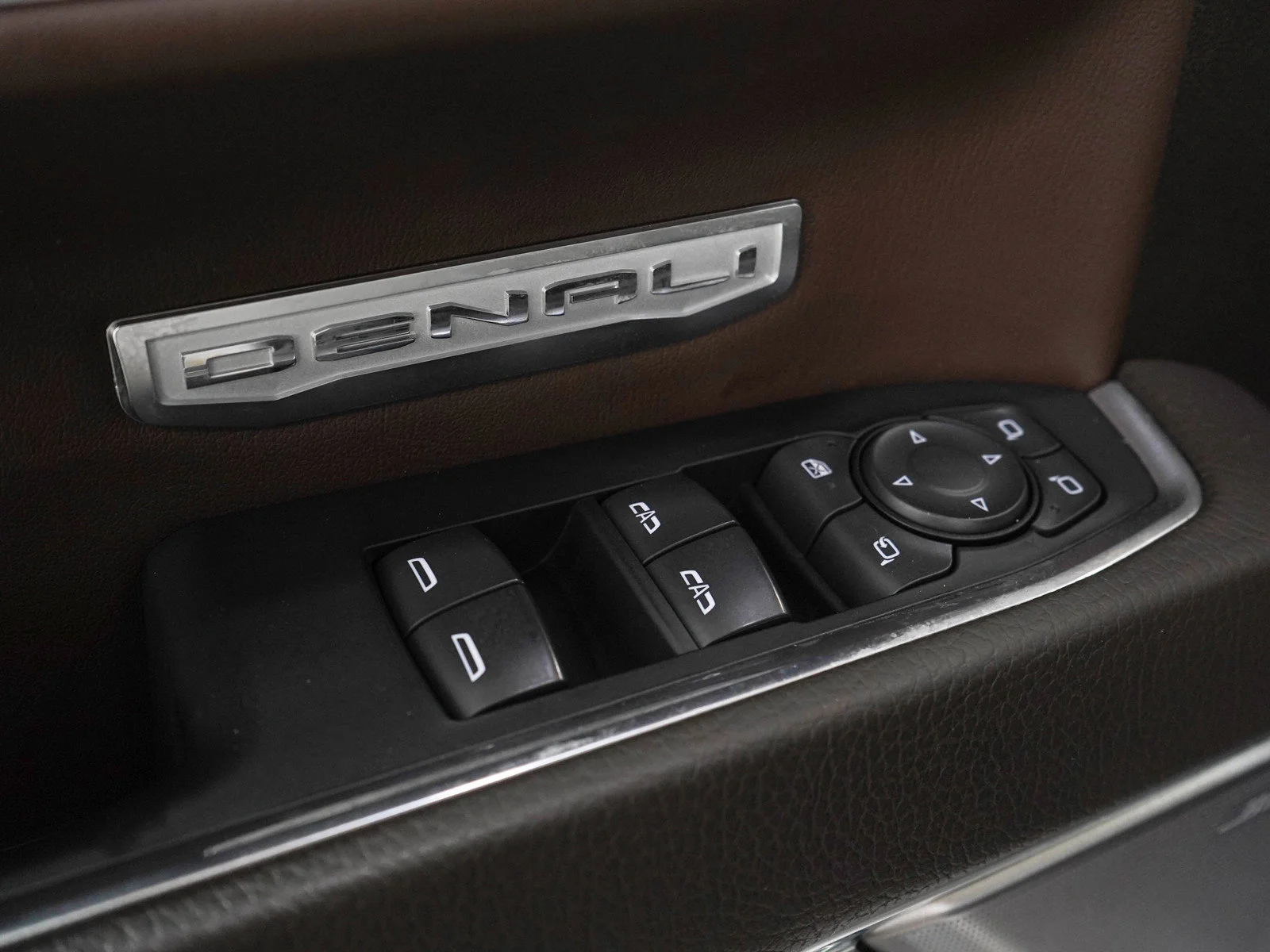 Used 2023 White Frost GMC Denali image 20