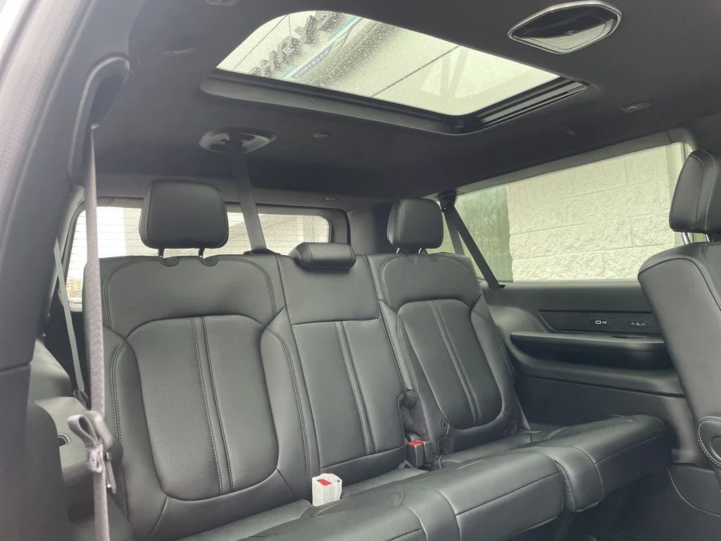 New 2026 Silver-Zynith Exterior Paint Jeep Limited Altitude image 18