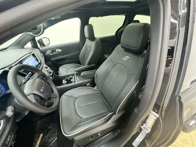 2026 Chrysler Pacifica Limited - Photo 14
