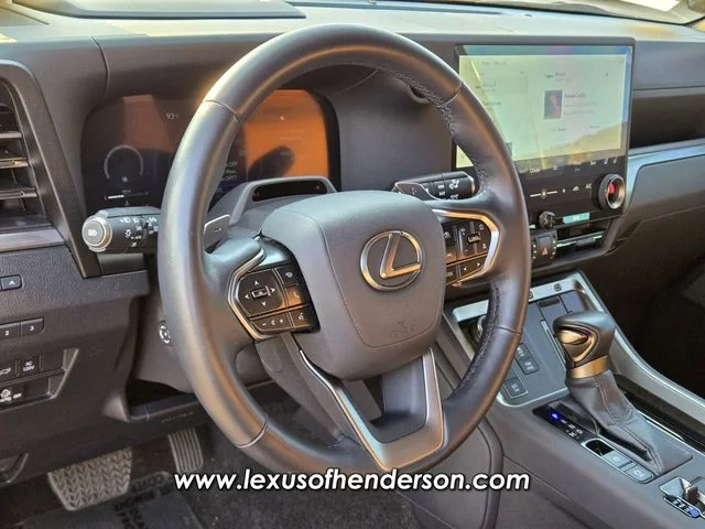 Certified Used 2025  Lexus 550 Luxury+ image 23