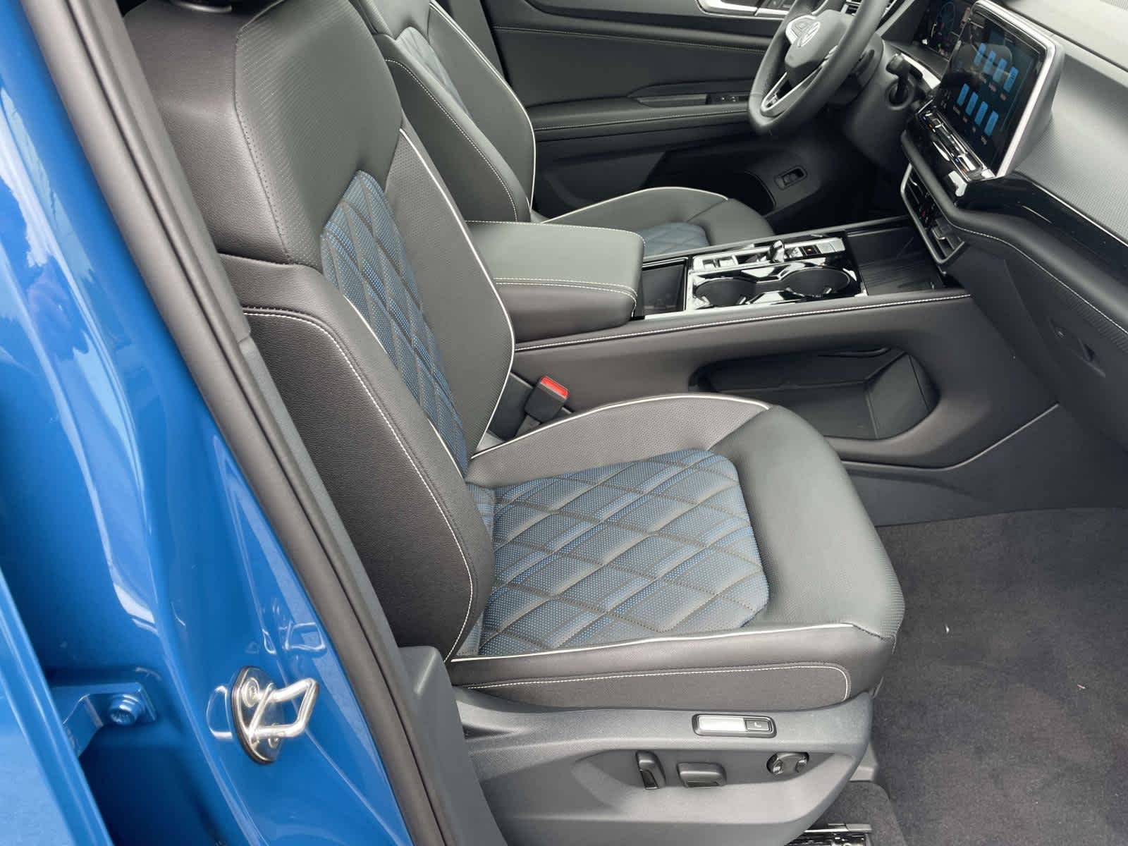New 2026 R3R3/Blue Volkswagen 2.0T SEL Premium R-Line image 21