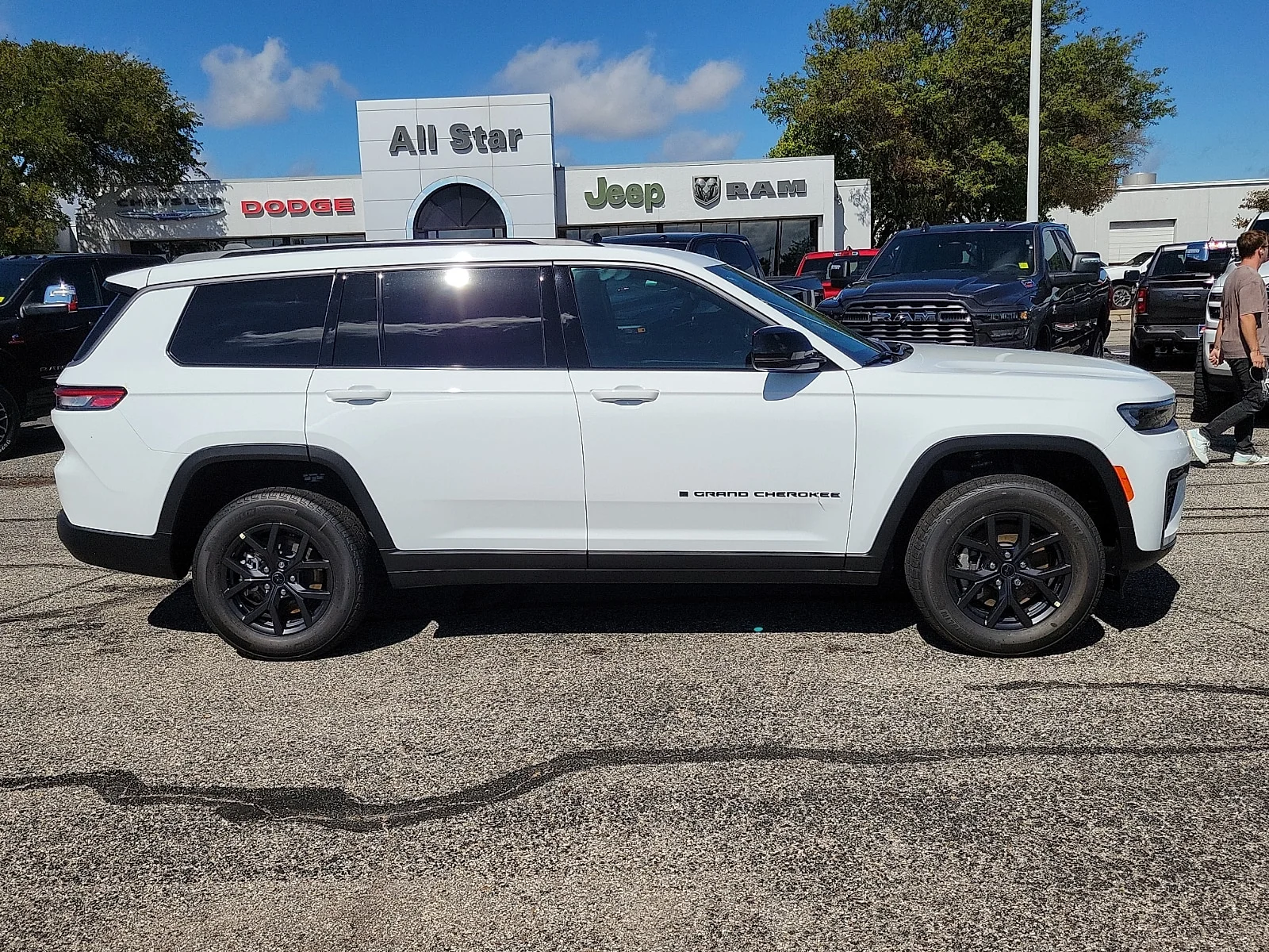 New 2027 Bright White Jeep L LAREDO ALTITUDE 4X2 image 5