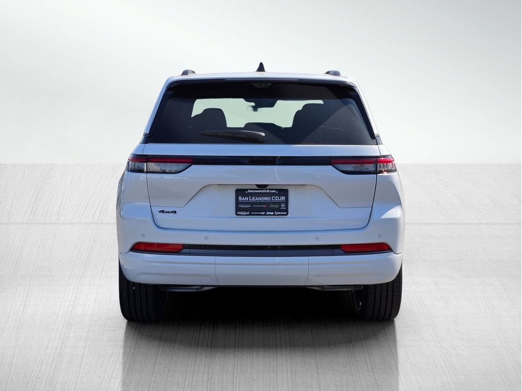 New 2026 Bright White Clear-Coat Exterior Paint Jeep Limited Reserve image 5