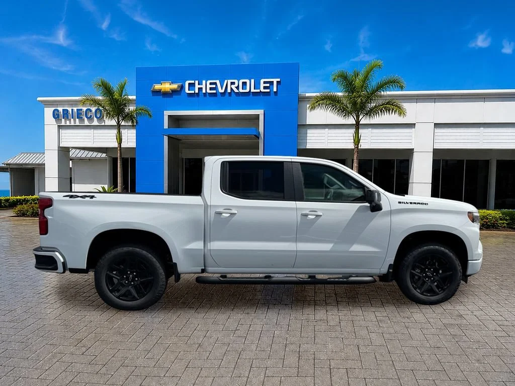 New 2026 Summit White Chevrolet RST image 8