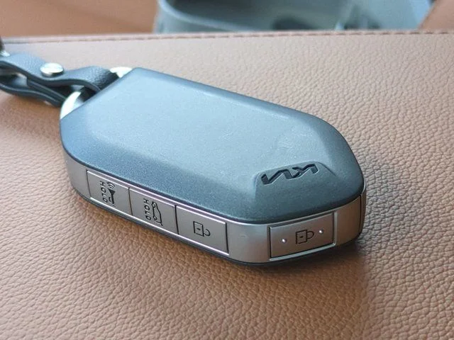 New 2026 Snow White Pearl Kia X-Line image 29