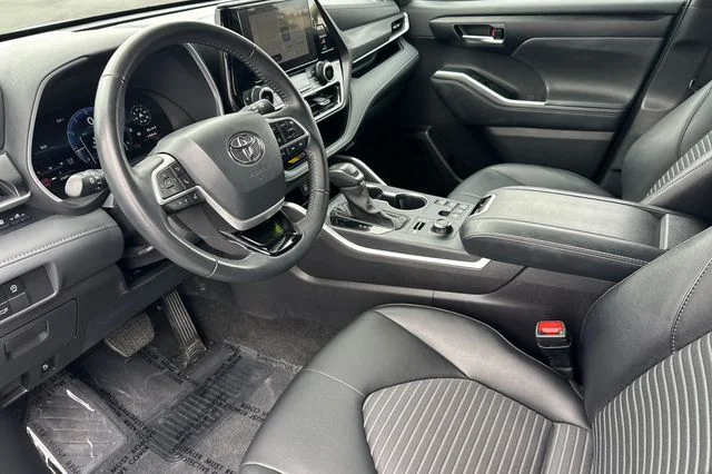 Certified Used 2025 Silver Toyota XSE image 12