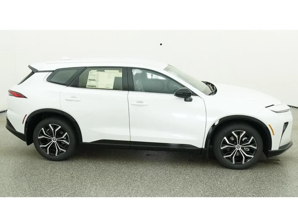 New 2026 Oxygen White Toyota XLE image 11