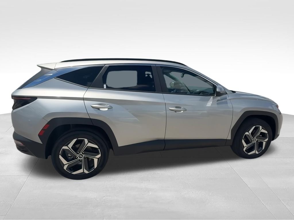Used 2023 Silver Hyundai SEL image 9