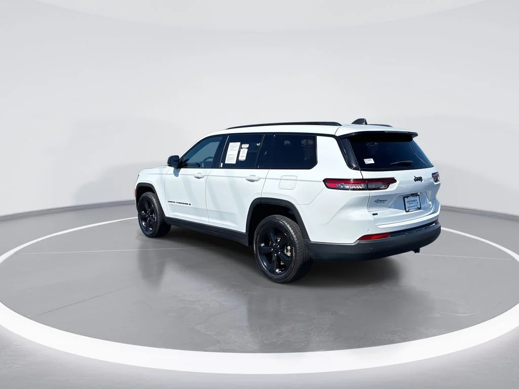 Used 2023 White/off-white Jeep Altitude image 6