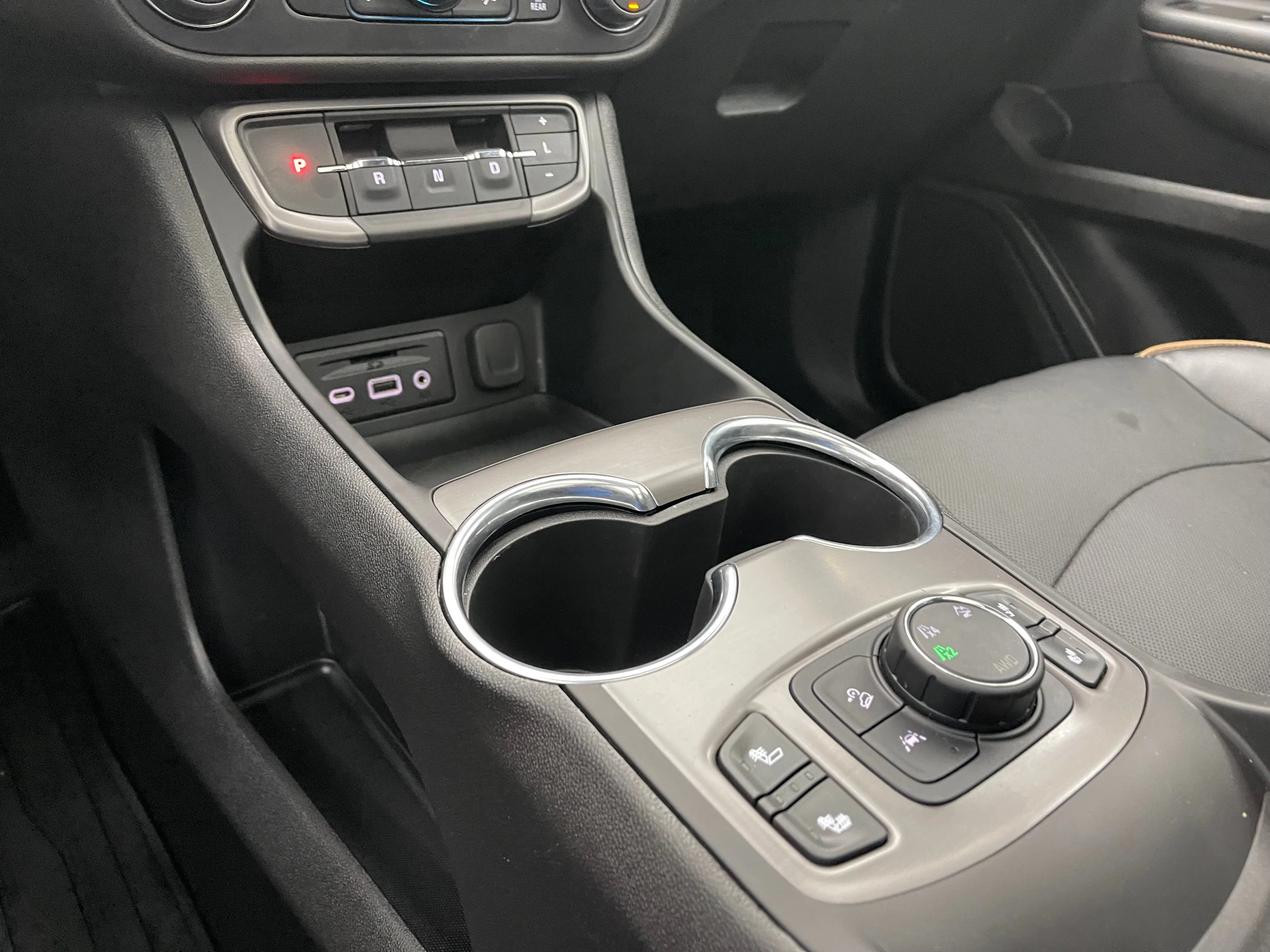 Used 2024 Sterling Metallic GMC AT4 image 29