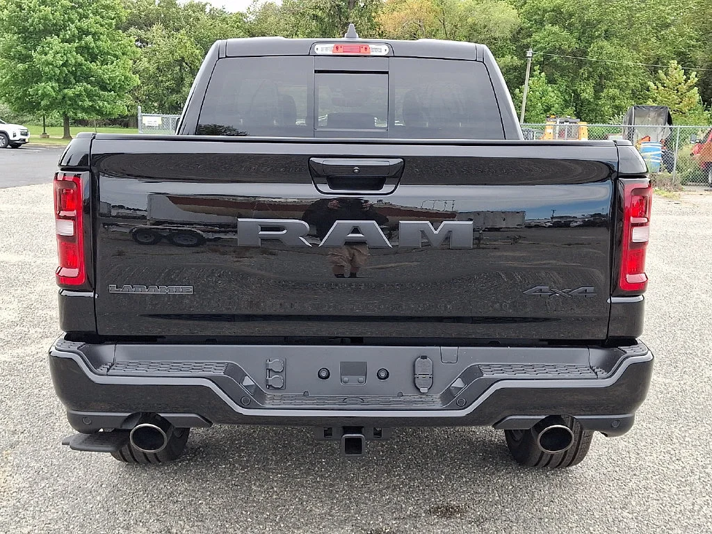 New 2027 Diamond Black Crystal Pearl-Coat Exterior Paint RAM Laramie image 7