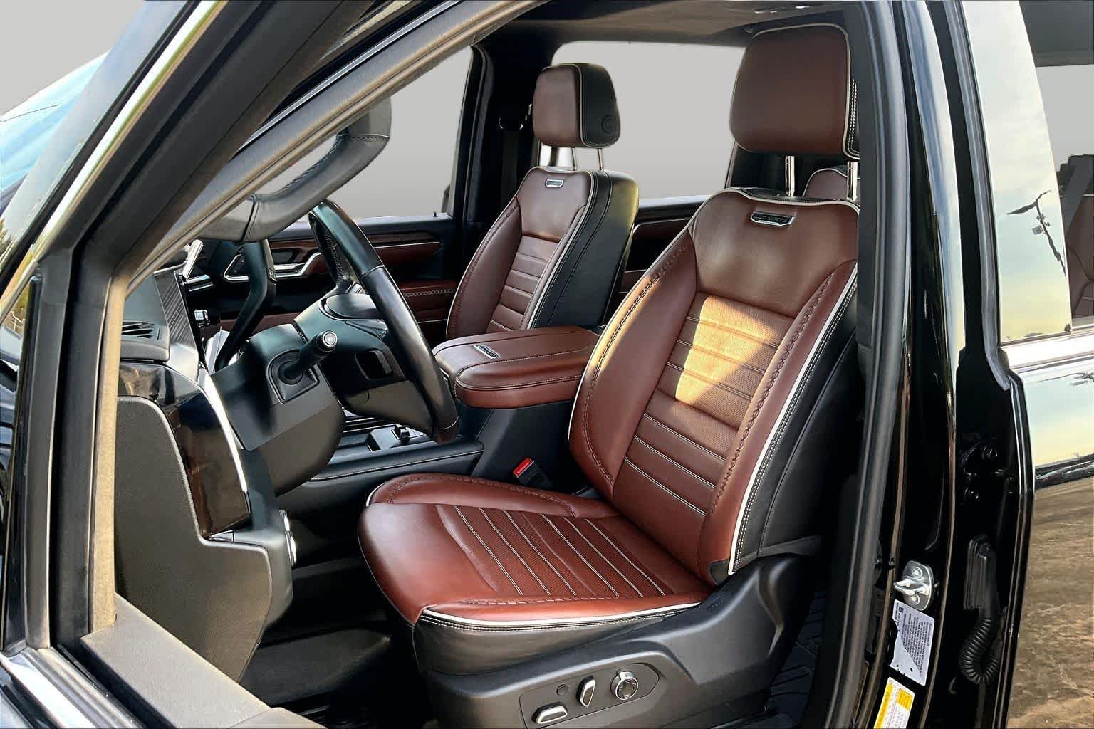 Used 2024 Onyx Black GMC Denali Ultimate image 8