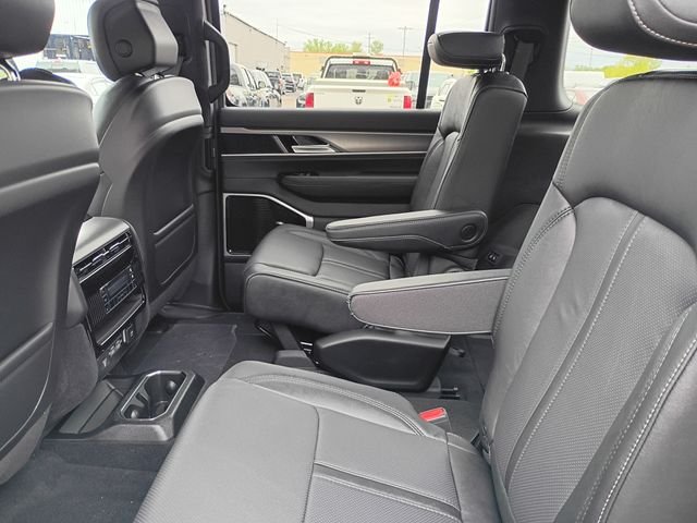 New 2026 High Gloss Black Exterior Paint Jeep Limited Altitude image 18