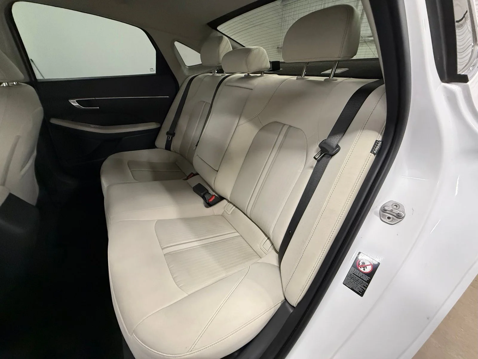 Used 2023 White Hyundai SEL image 19