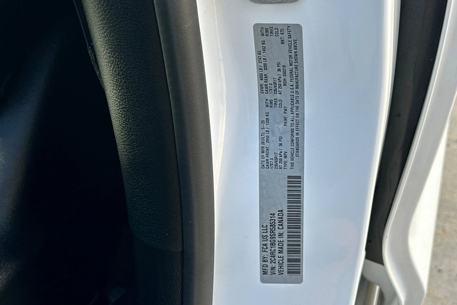 Used 2025 Bright White Clearcoat Chrysler Select image 31