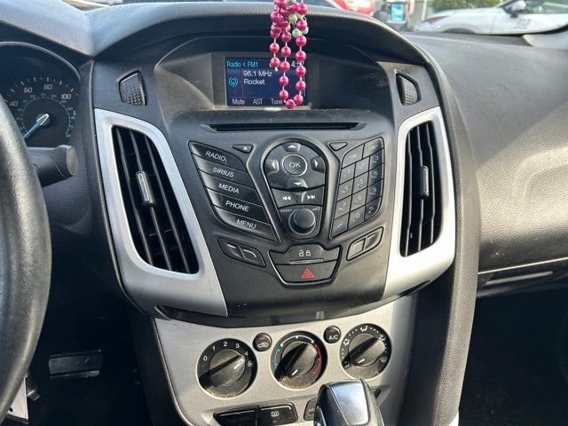 Used 2013 Red Ford SE image 23