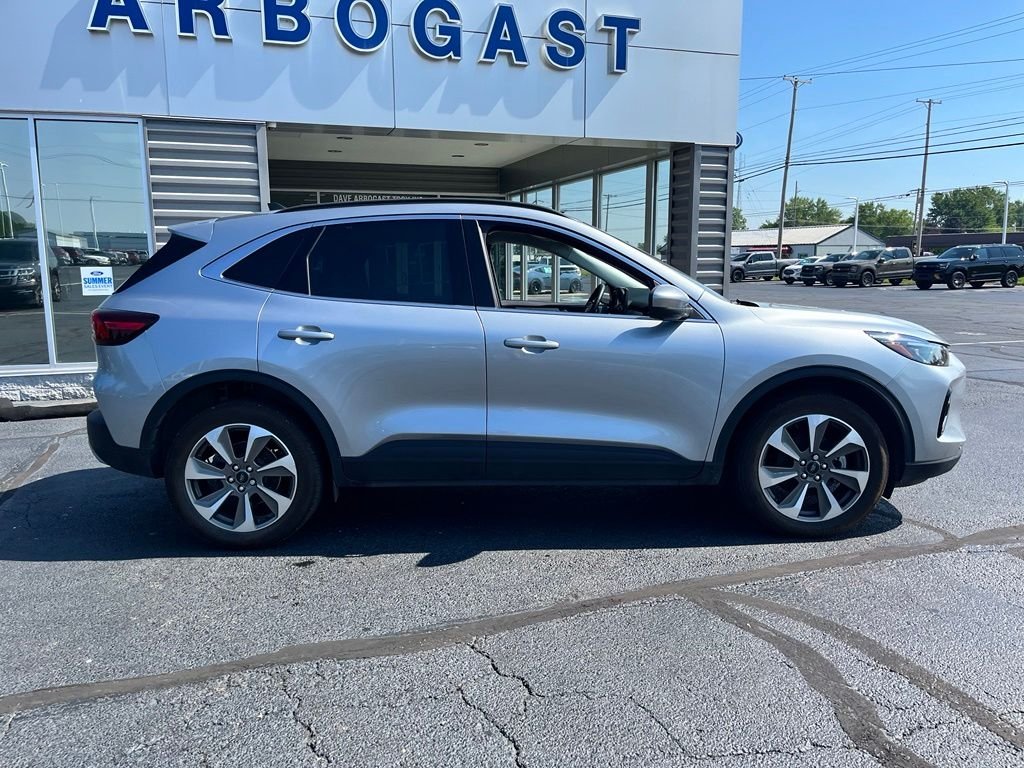 Used 2023 Silver Metallic Ford Platinum image 2