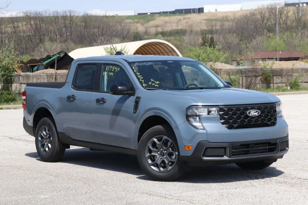 New 2026 Gray Ford XLT image 2