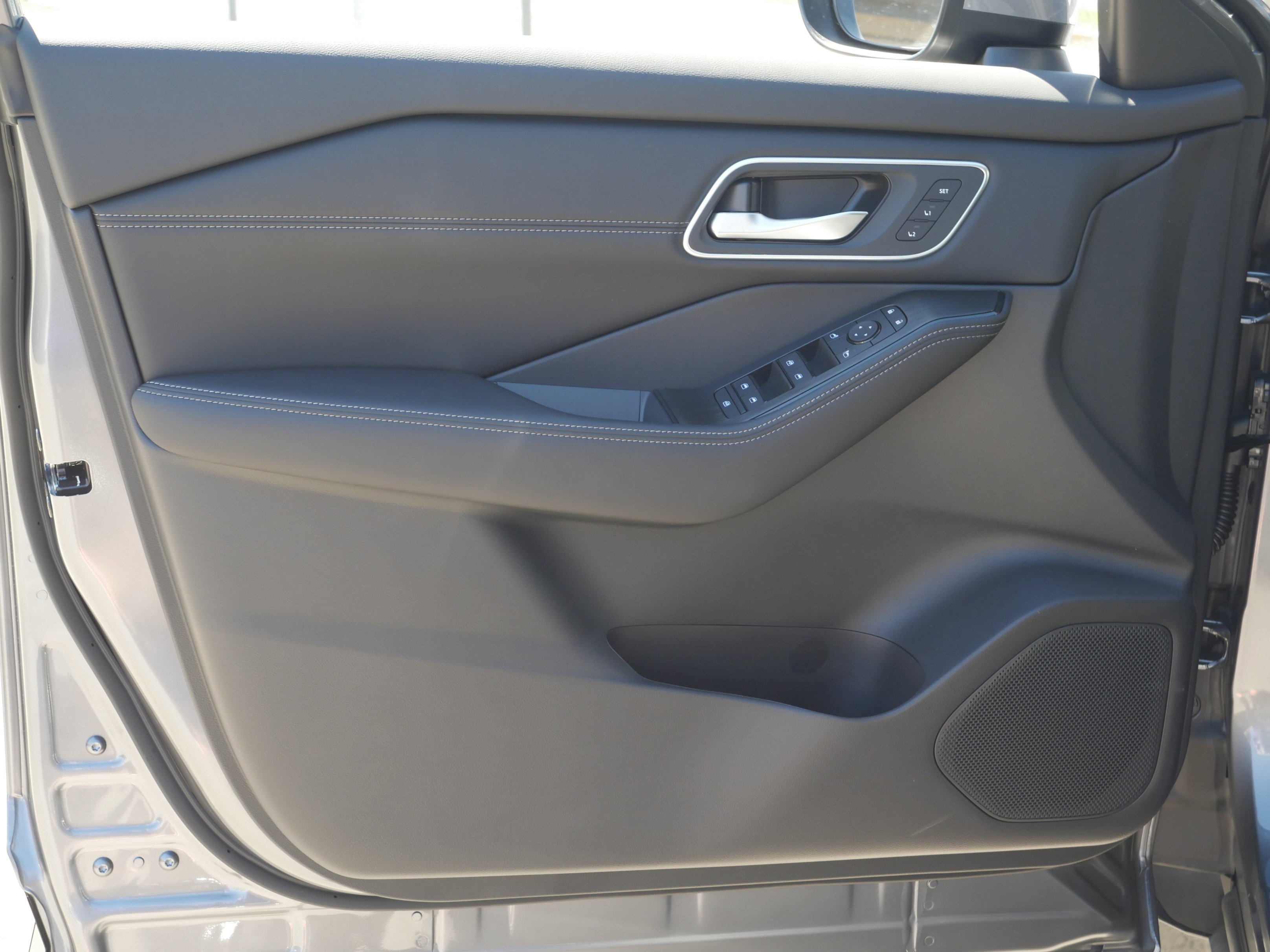 New 2026 Gun Metallic Nissan Platinum image 33