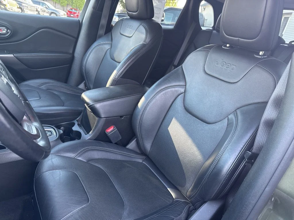 Used 2021 Green Jeep Latitude Lux image 16