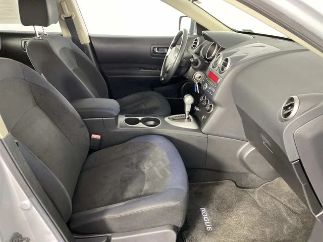 Used 2010 Silver Nissan S image 11