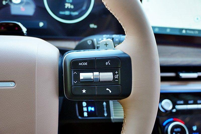 2025 Hyundai Santa Fe Limited - Photo 45