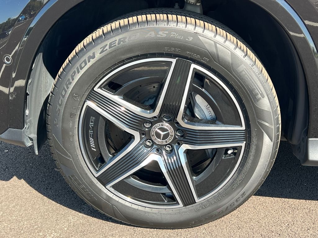 Used 2023 Black Mercedes-Benz GLC 300 image 33
