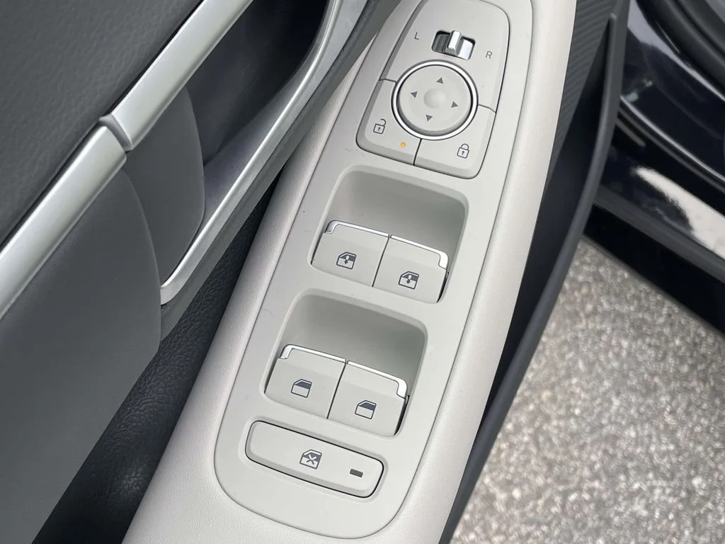 Used 2026 Carbon Blue Hyundai SEL image 6