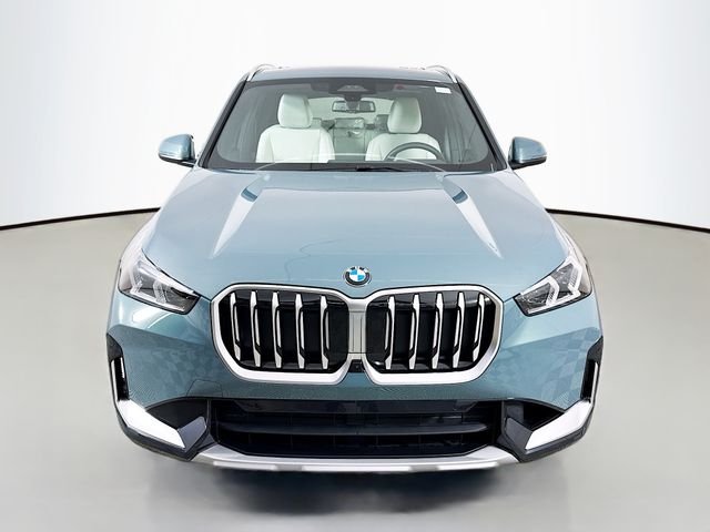 New 2026 Green Metallic BMW xDrive28i image 2